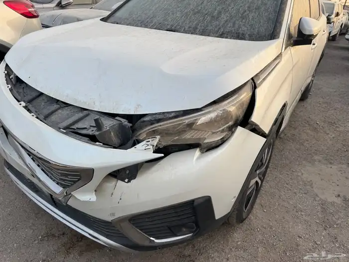 بيجو 5008 موديل 2019 مصدوم بسيط شغال 1