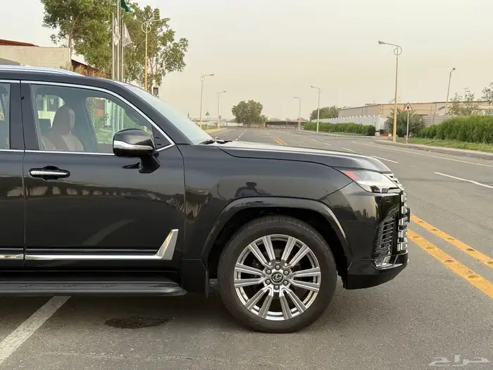 جيب لكزس LX600 2022 VIP - سعودي ضمان وصيانه مجانيه 11