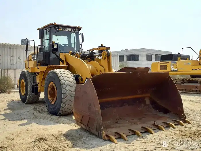 عندي شيول كاتر بيلر 950Gcللايجار اليومي ولا الشهري مع سواقه 0