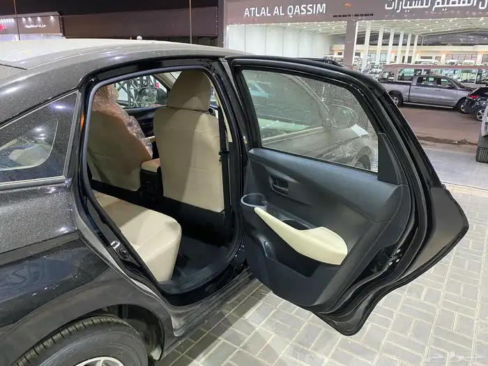 تويوتا يارس ستاندر اسود مديل 2026 اصفار لوحات 15