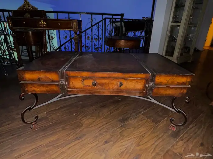 طاولتين جانبيتين  وطاولة اساسيه 5