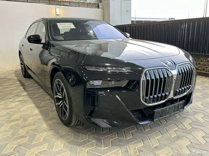 بي إم دبليو - BMW 735i - موديل 2025 - 1