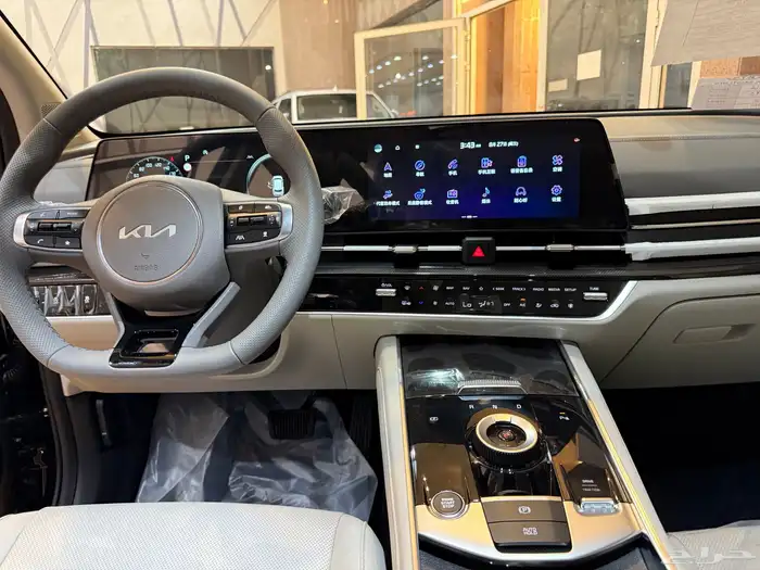 كيا سبورتاح لارج 2025 اسود من الداخل اوف وايت 24