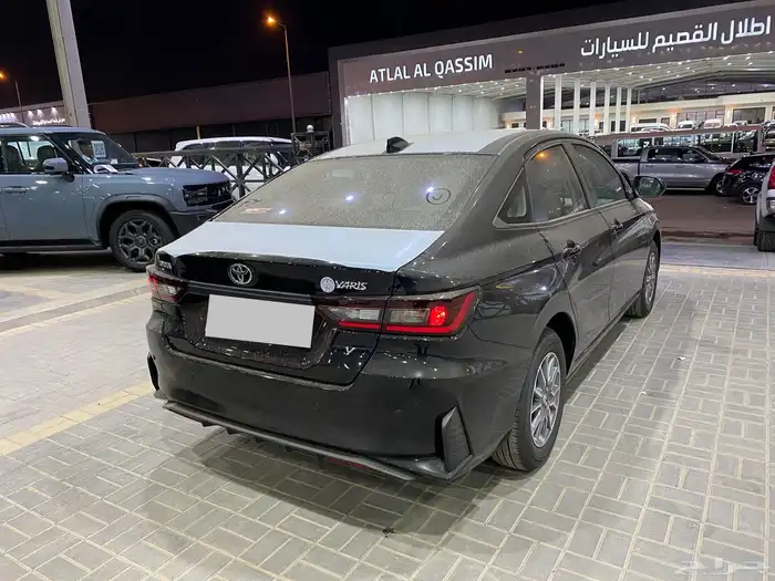 تويوتا يارس ستاندر اسود مديل 2026 اصفار لوحات 5