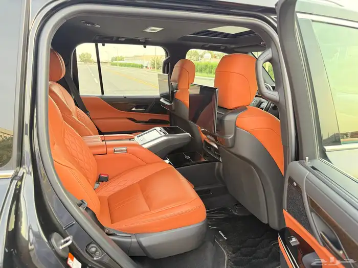 جيب لكزس LX600 2022 VIP - سعودي ضمان وصيانه مجانيه 17