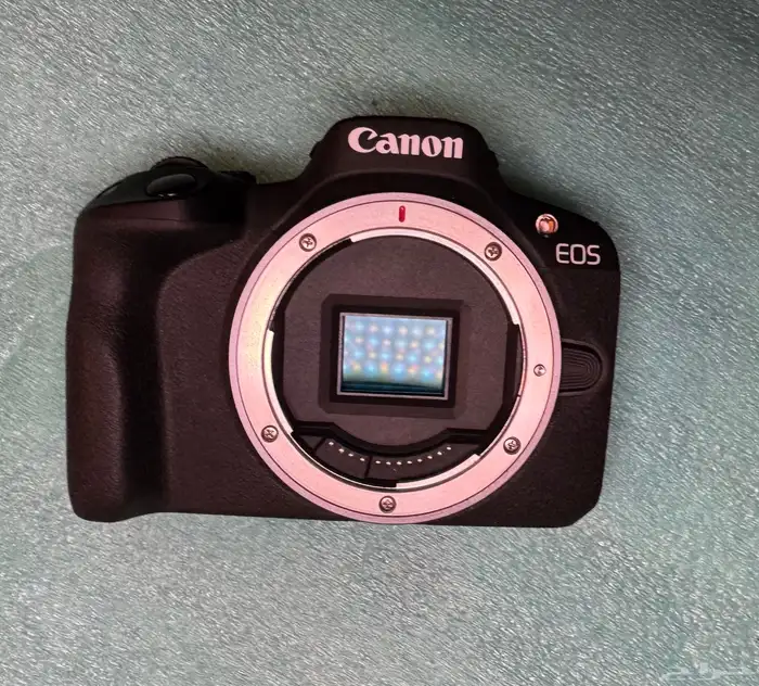 canon r50 بكامل ملحقاتها 0