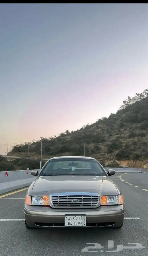 فورد كراون فكتوريا 2001 8