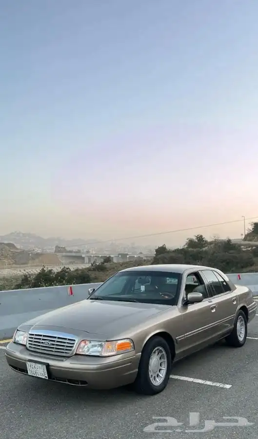 فورد كراون فكتوريا 2001 10