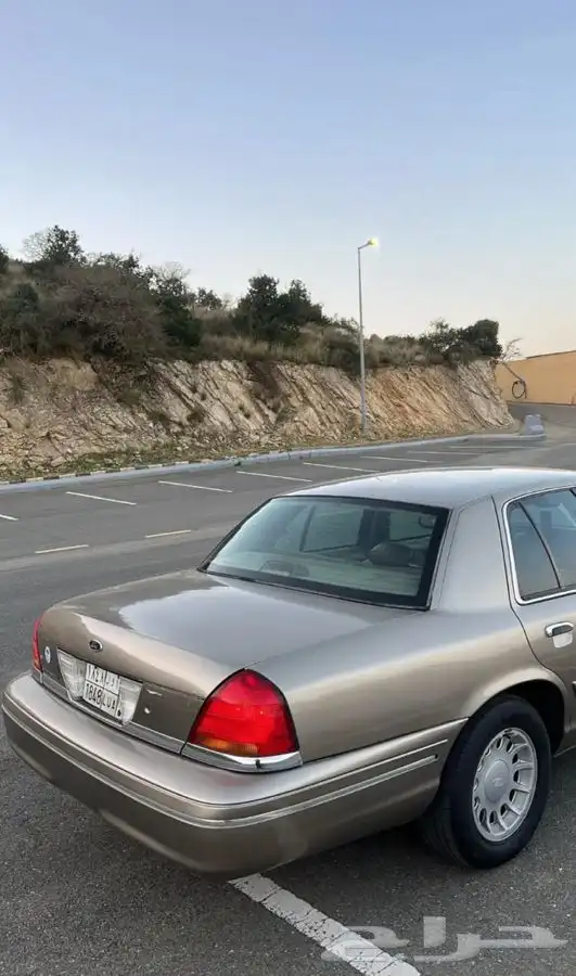 فورد كراون فكتوريا 2001 15