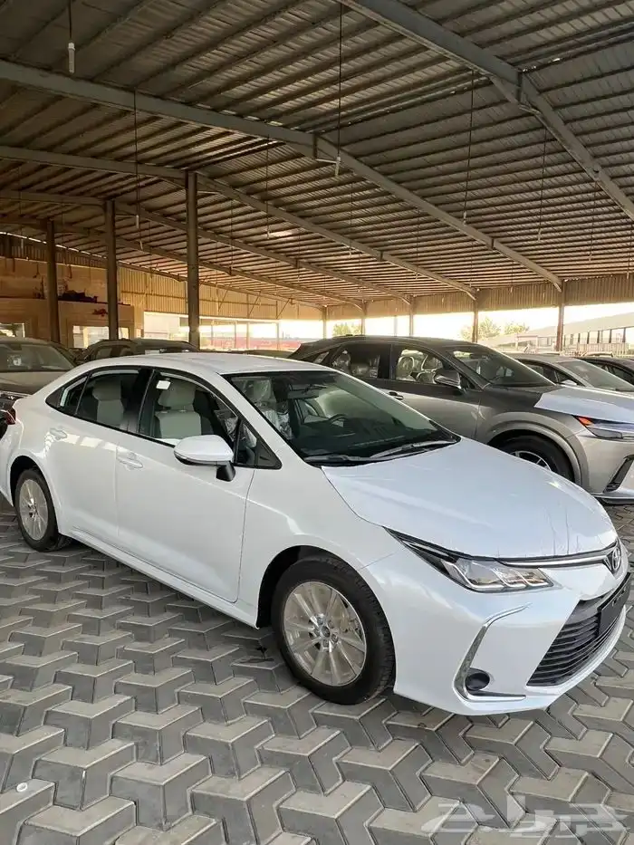 تويوتا كورولا XLI 2025 مطور 2.0 بريمي بالنقد والتقسيط 0