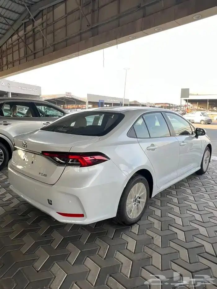 تويوتا كورولا XLI 2025 مطور 2.0 بريمي بالنقد والتقسيط 2