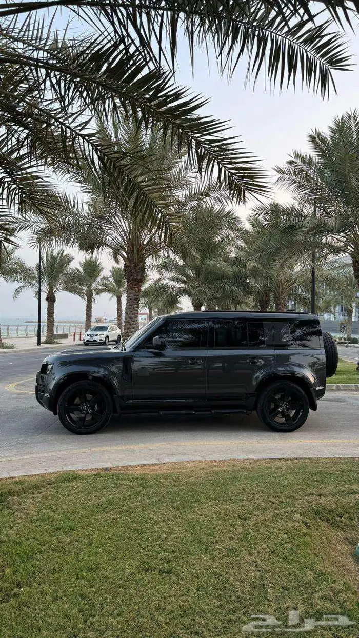لاندروفر ديفندر HSE 2024 11