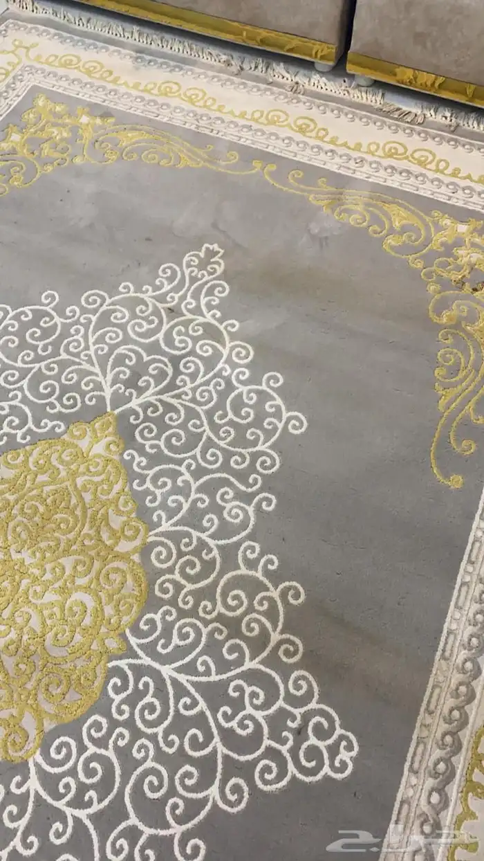 كنب ومكنسة وطاولة ومكيف 6