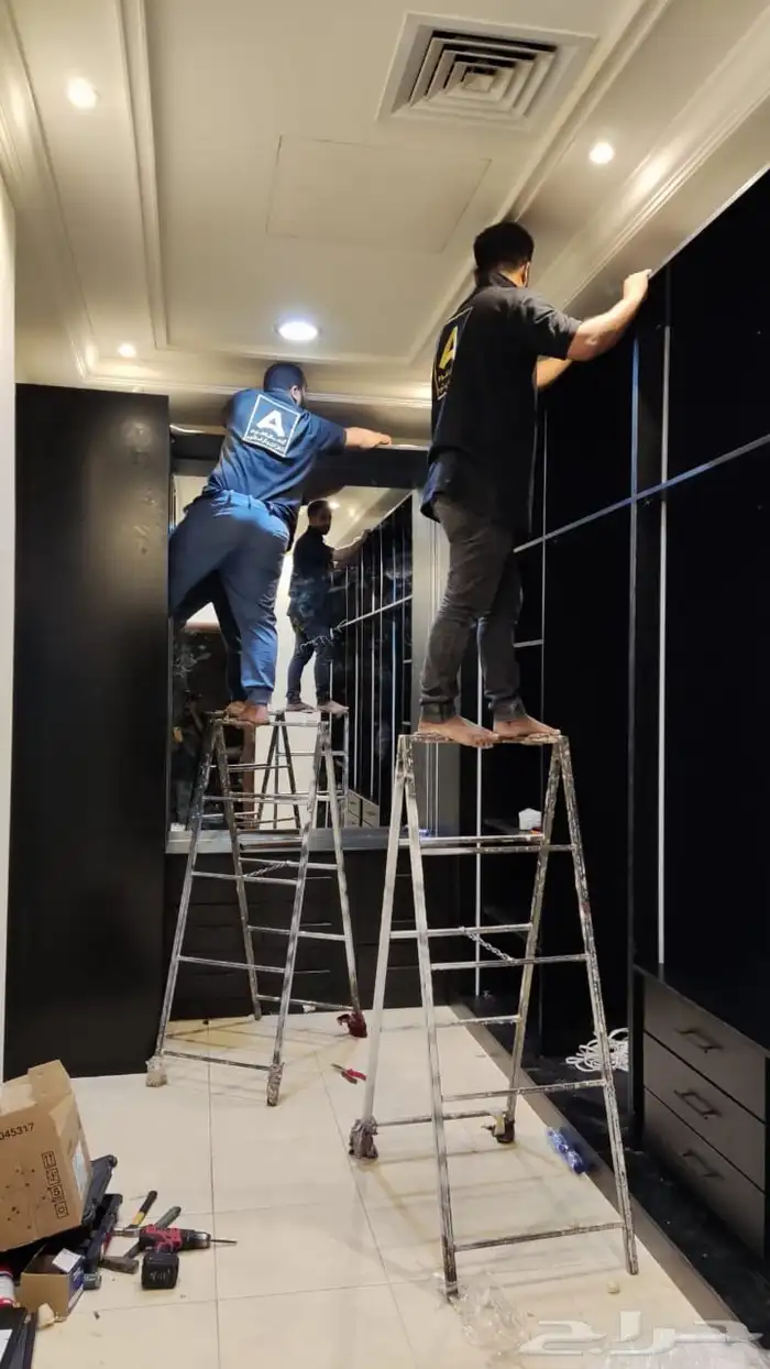 متخصصين فى اعمال الديكورات الخشبيه والاثاث 0