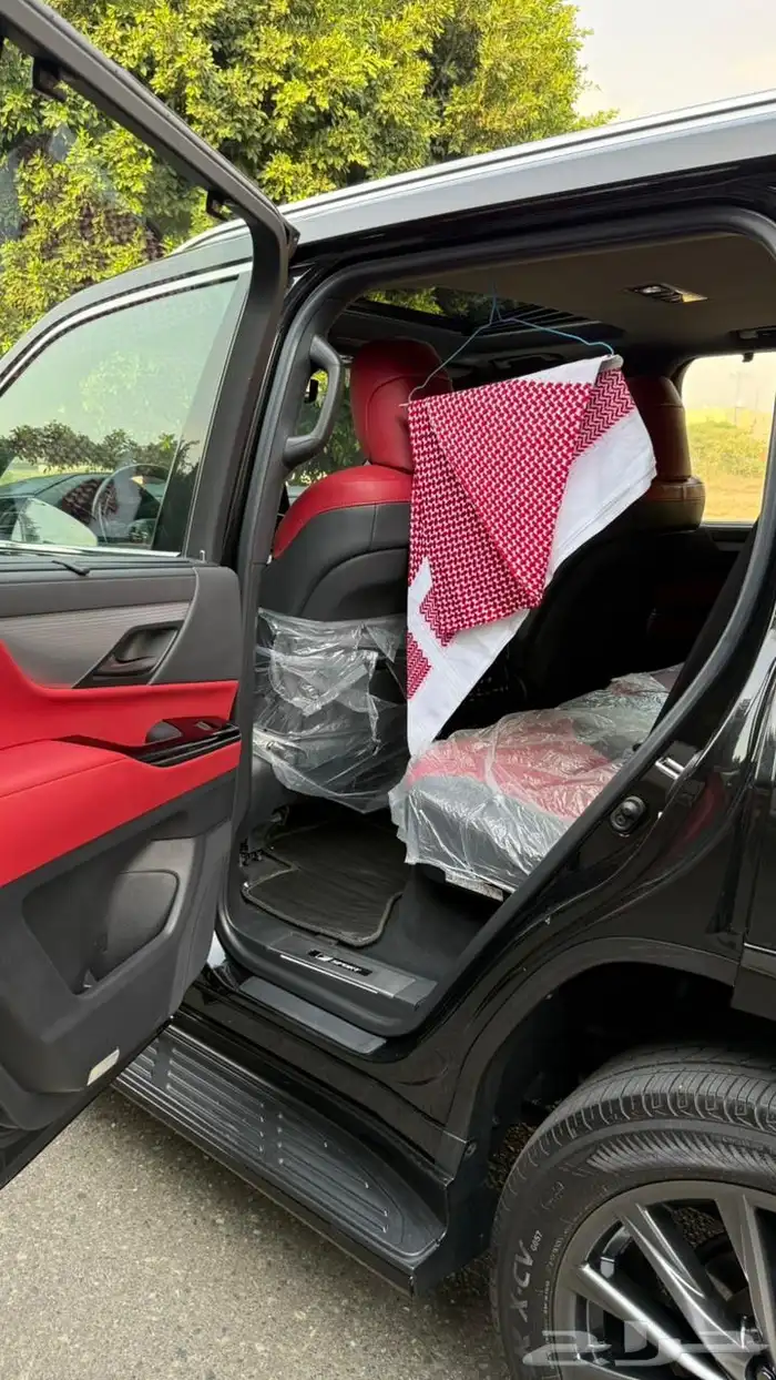 جيب لكزس LX600 أسود 16