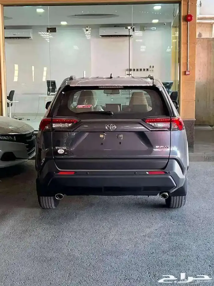 تويوتا راف فور XLE نص فل بنزين 2025 لدي الحسن 3
