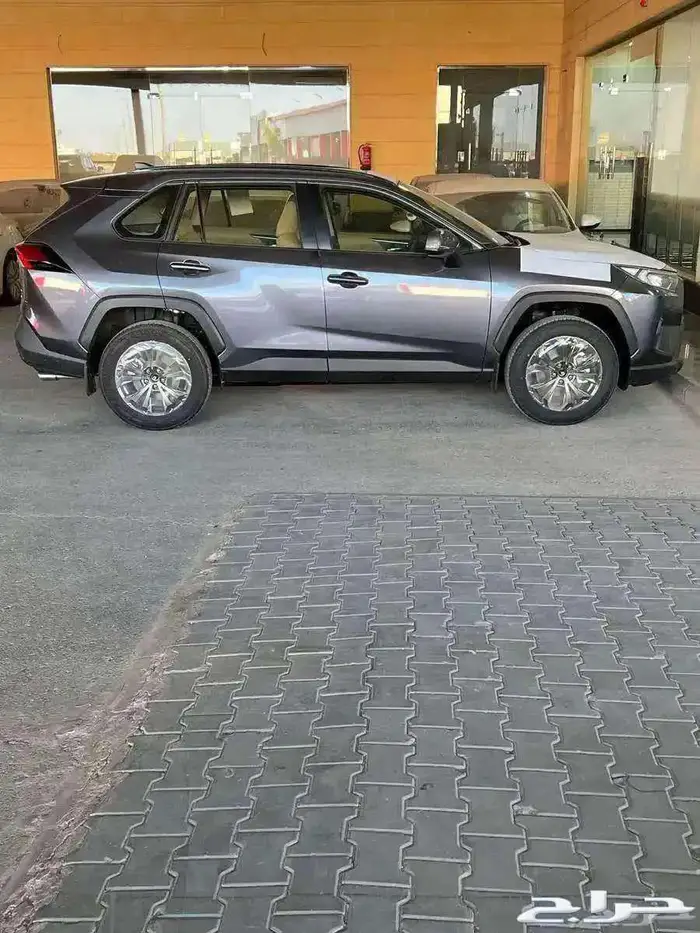 تويوتا راف فور XLE نص فل بنزين 2025 لدي الحسن 2