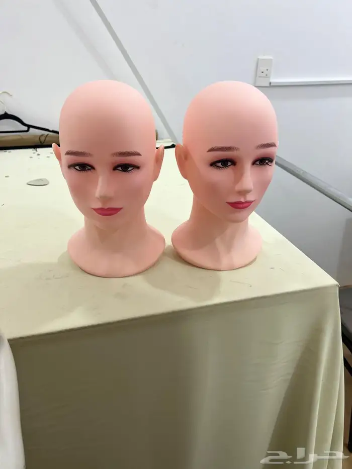 مستلزمات محل عبايات للبيع 2