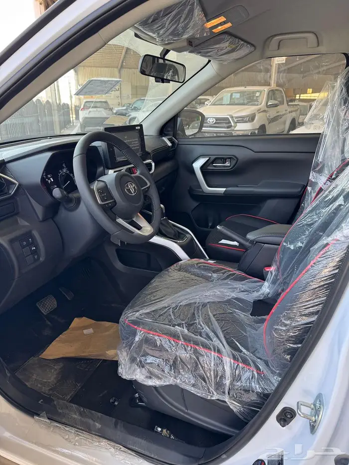 تويوتا رايز ليمتد ابيض سقف اسود 2026 7