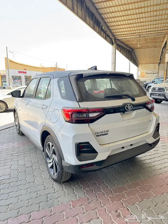 تويوتا رايز ليمتد ابيض سقف اسود 2026 2