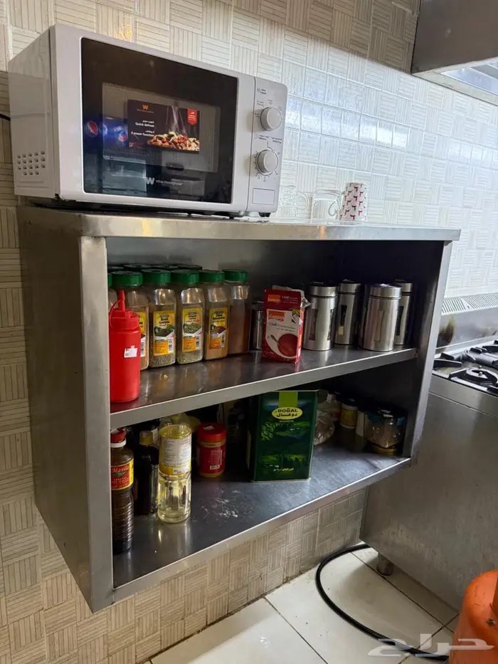 طاولات ودواليب وارفف استيل خاص للمطاعم والكوفيهات 1