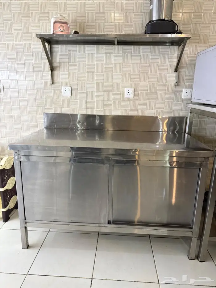 طاولات ودواليب وارفف استيل خاص للمطاعم والكوفيهات 0