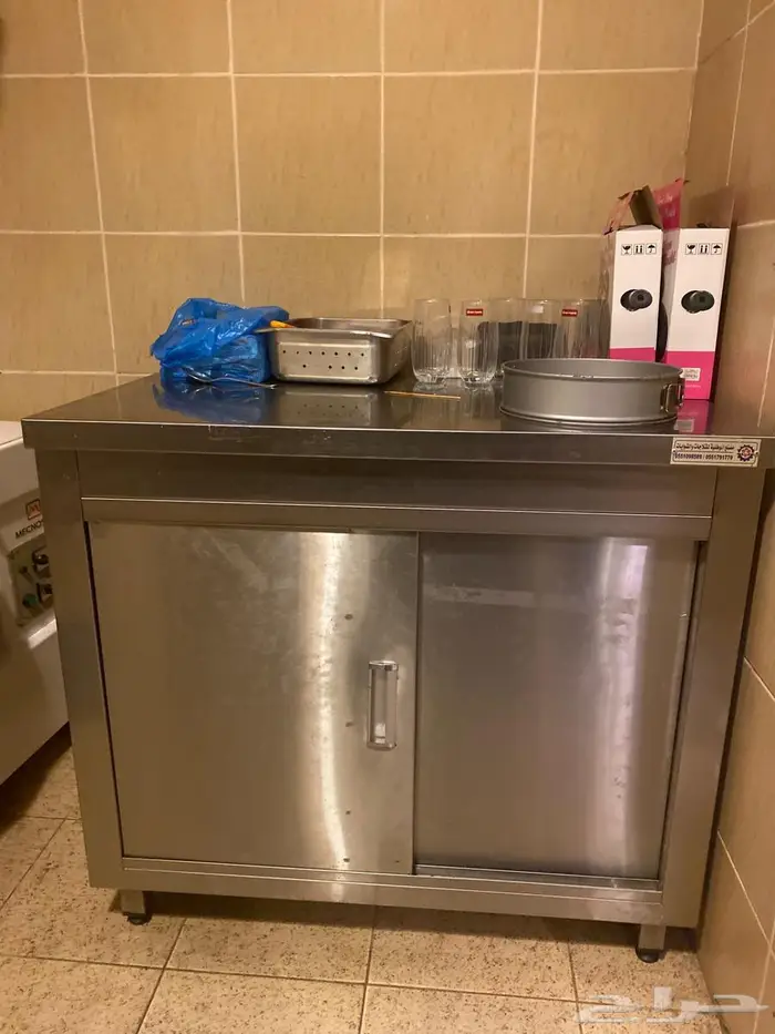 طاولات ودواليب وارفف استيل خاص للمطاعم والكوفيهات 3