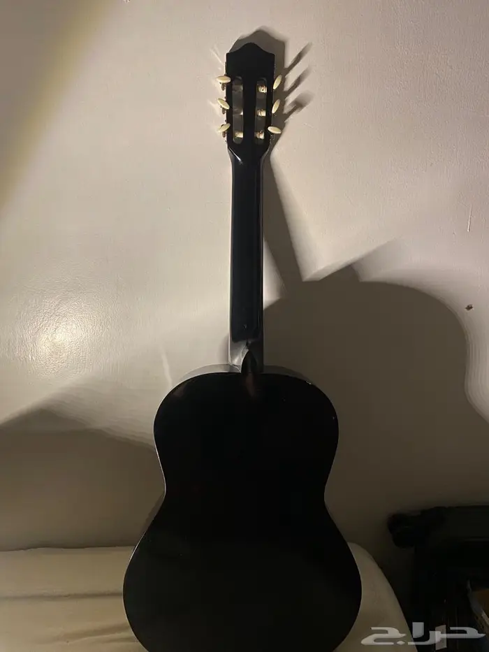 للبيع جيتار كلاسيك بحاله ممتازه 1