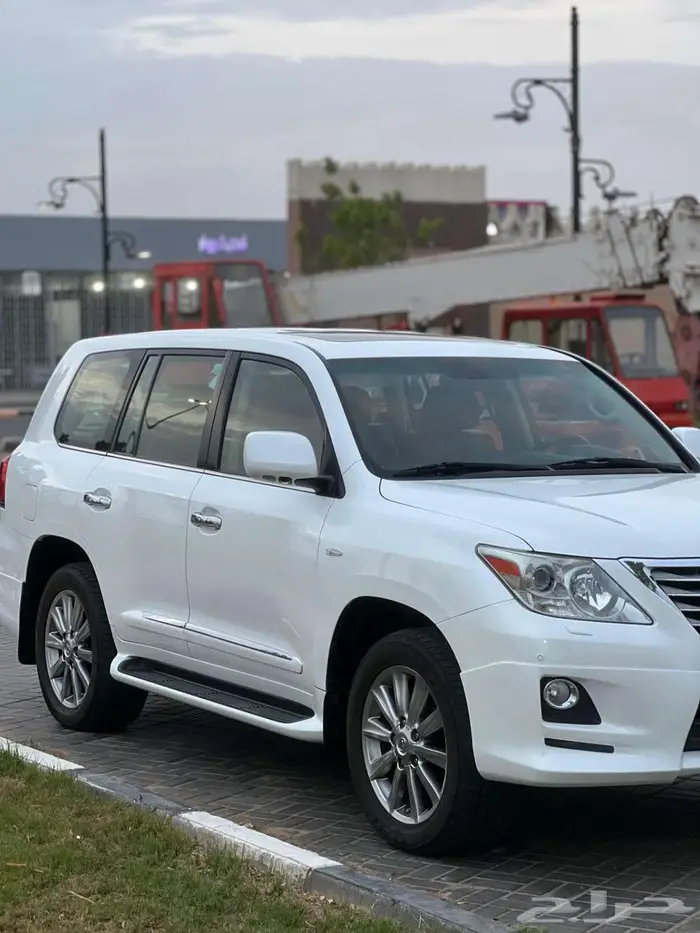 لكزس LX570 2011 فل كامل سعودي مخزون 1