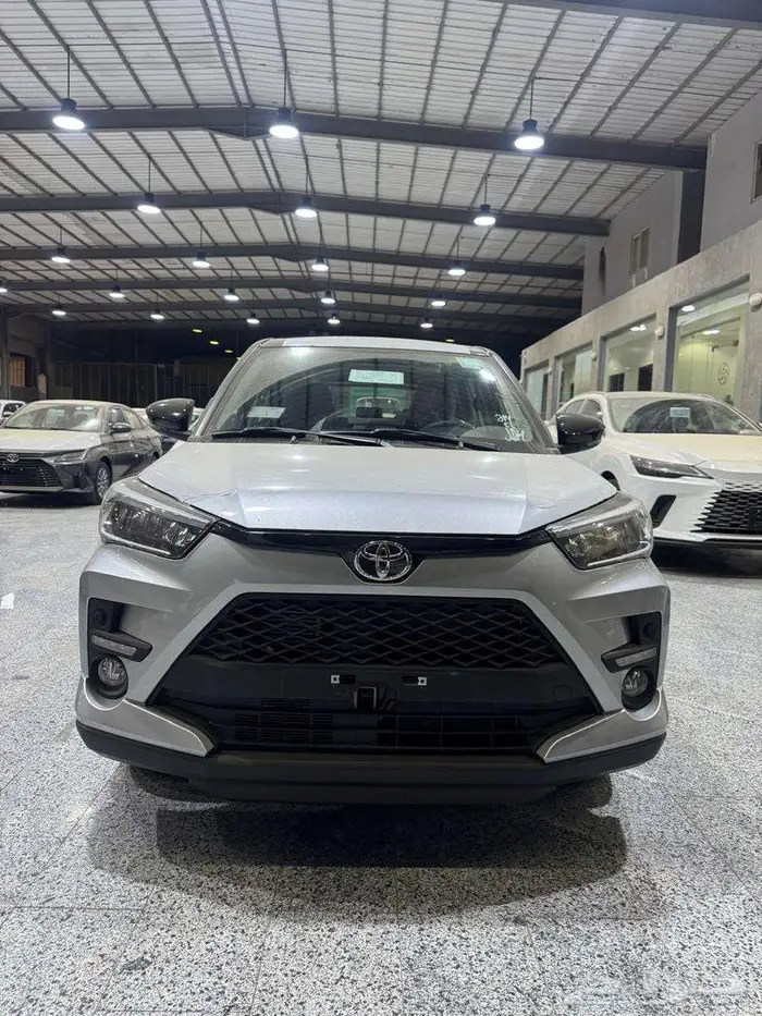 تويوتا رايز ليمتد 1000 cc تربو فضى اسود موديل 2026 3
