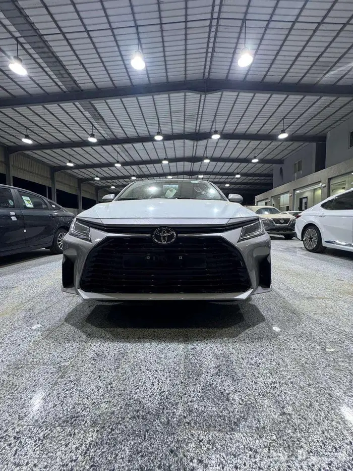 تويوتا يارس نصف فل 1300 cc فضى موديل 2026 1