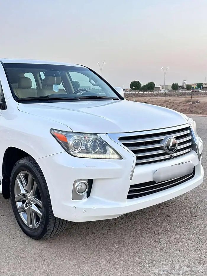 لكزس 2012 LX570 فل كامل سعودي 3