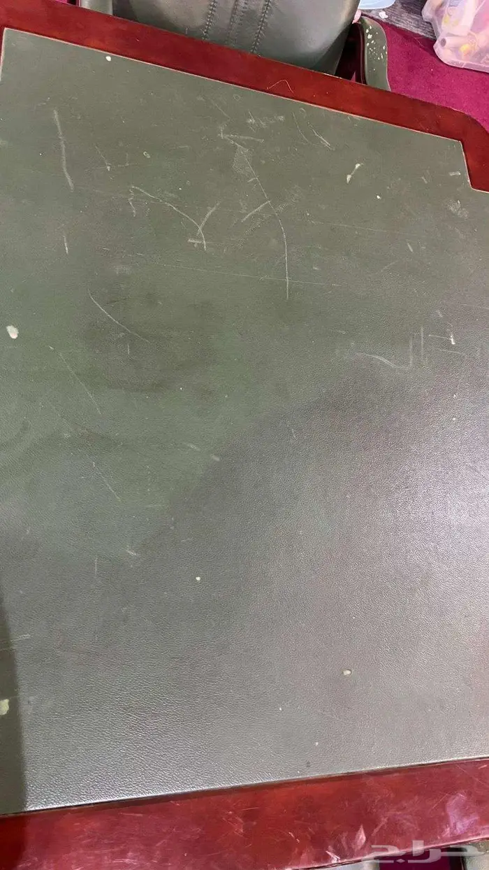 طاولة مع اربع كراسي جلد 2