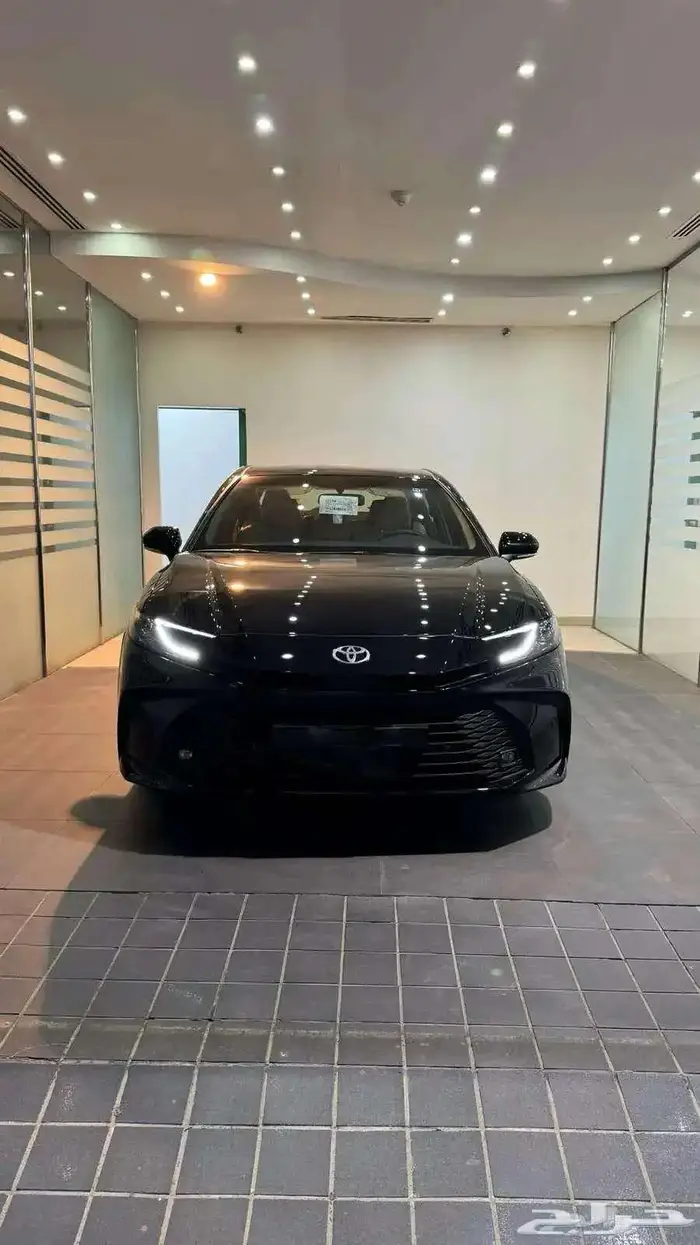 كامري e 2025 لون اسود قسط شهري 1699 0