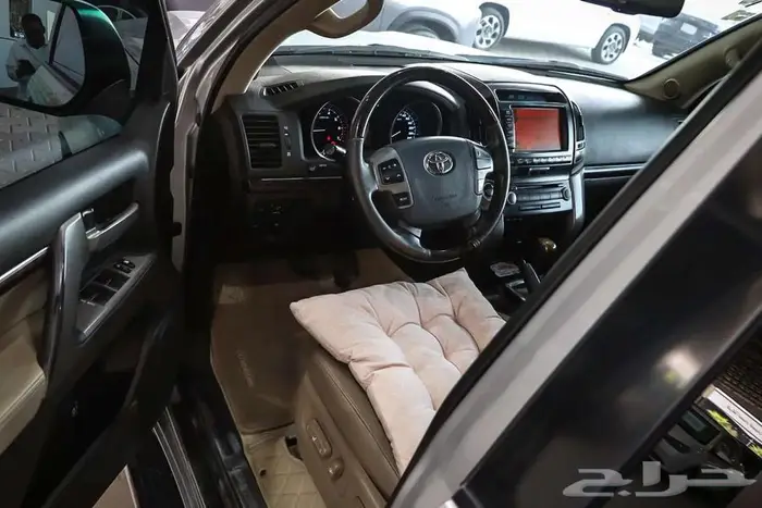 تويوتا لاندكروزر VXR موديل 2010 7