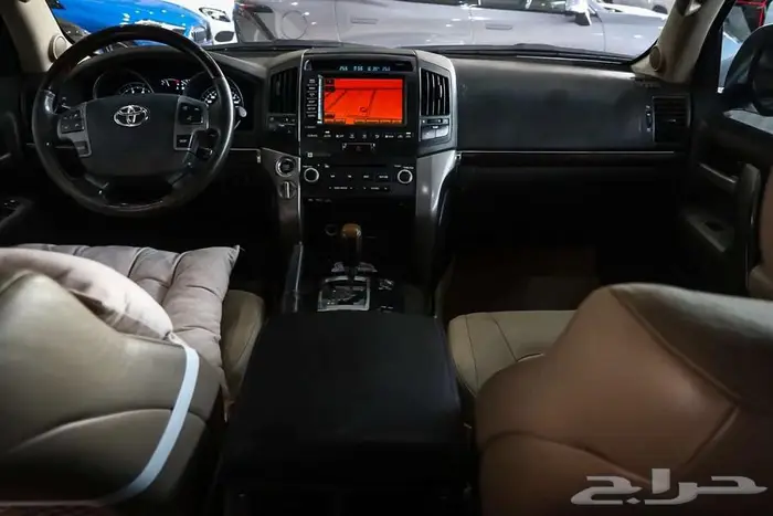 تويوتا لاندكروزر VXR موديل 2010 4