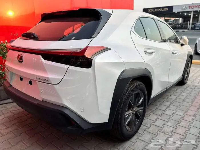 لكزس UX300 AH 2024 وارد عبداللطيف جديد 3