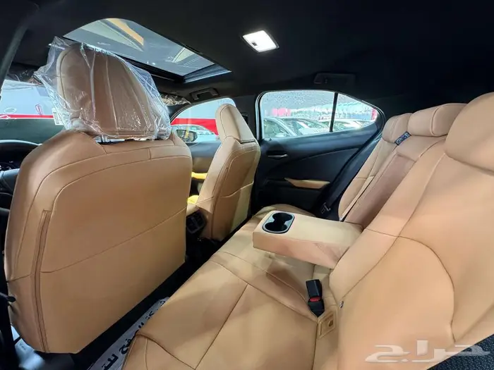 لكزس UX300 AH 2024 وارد عبداللطيف جديد 12