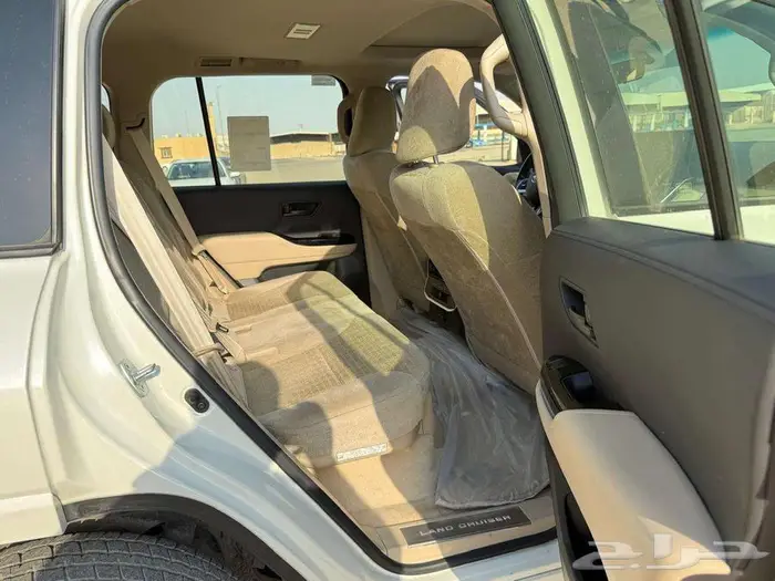 تويوتا لاندكروزر GXR L3 موديل 2023 ممشى 64500 سعودي 12