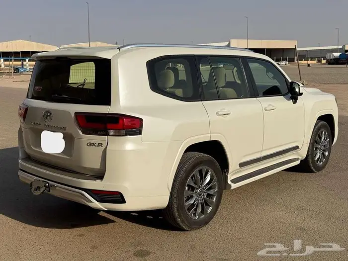 تويوتا لاندكروزر GXR L3 موديل 2023 ممشى 64500 سعودي 6