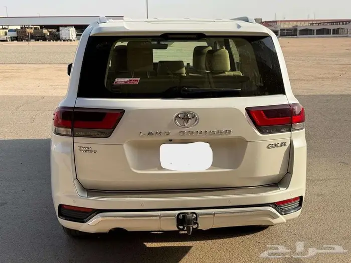 تويوتا لاندكروزر GXR L3 موديل 2023 ممشى 64500 سعودي 5