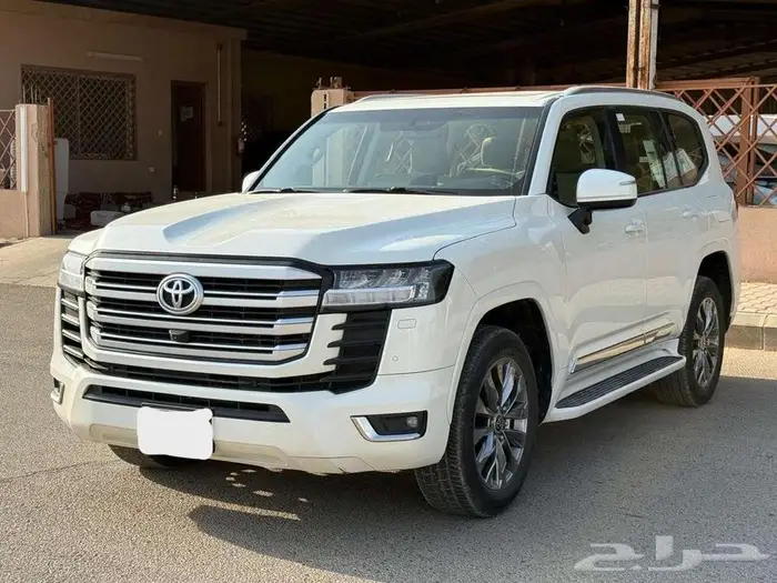 تويوتا لاندكروزر GXR L3 موديل 2023 ممشى 64500 سعودي 2