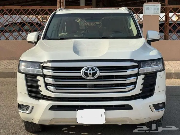 تويوتا لاندكروزر GXR L3 موديل 2023 ممشى 64500 سعودي 1