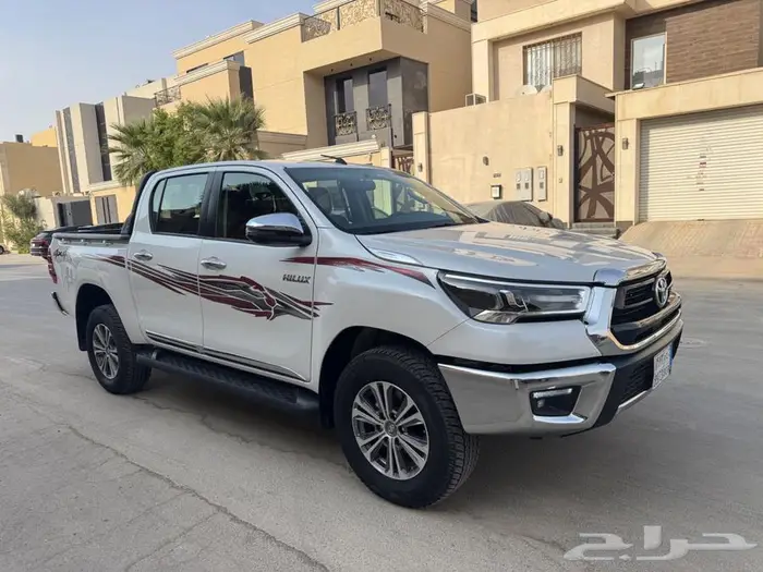 هايلكس 2024 م بنزين دبل فل كامل تماتيك سعودي عداد 29 الف كلم 3