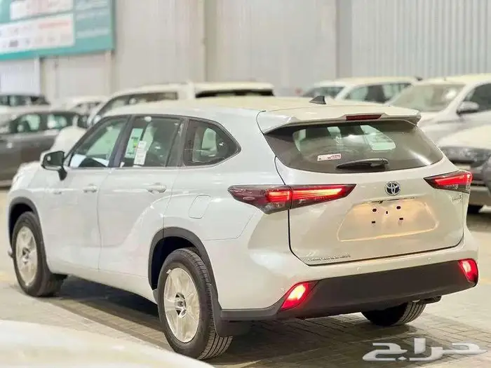 تويوتا هايلندر استاندر ونص فل GLE موديل 2025 6