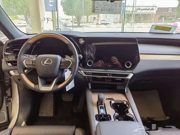 لكزس ار اكس 350 BBبنزين الموديل 2025 5