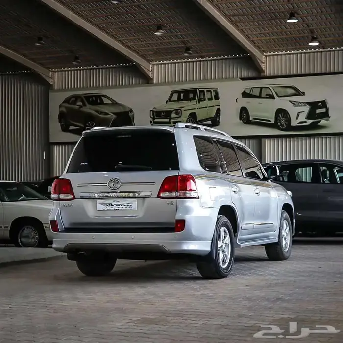 تويوتا لاندكروزر VXR موديل 2010 11