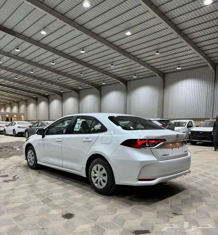 تويوتا كورولا XLi محرك 2.0 موديل 2025 8