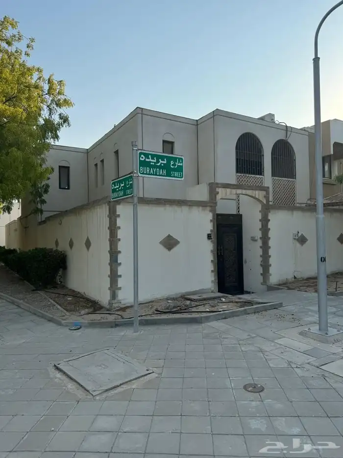 دبلكس(منزل) للبيع في حي الفناتير 320م على 3 شوارع 3