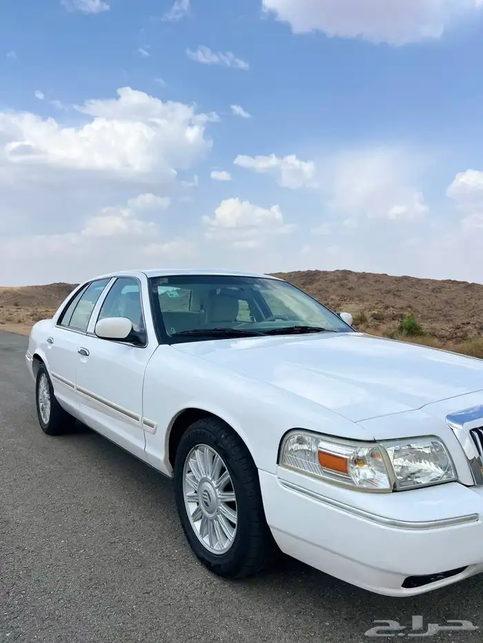 فورد جراند ماركيز GS ابيض قمه في النظافه 3